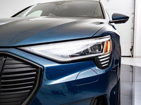Used 2022 Audi e-tron Premium Plus w/ Premium Plus Package image 15