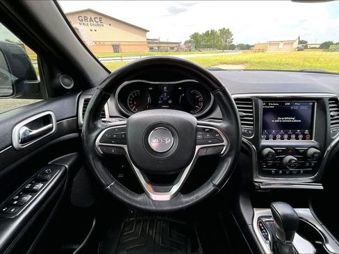 Used 2018 Jeep Grand Cherokee Altitude AWD/4WD image 5