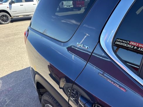 Used 2018 GMC Acadia SLT AWD/4WD image 3