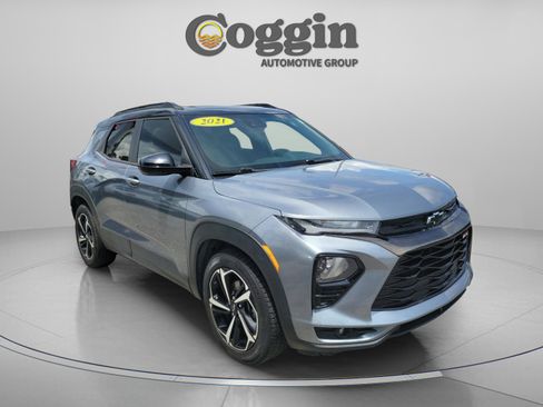 Used 2021 Chevrolet TrailBlazer RS w/ Sun and Liftgate Package FWD image 4
