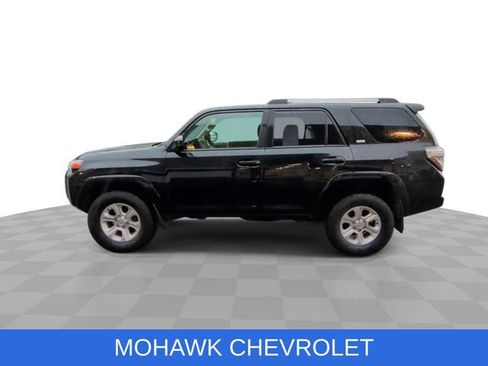 Used 2022 Toyota 4Runner SR5 AWD/4WD image 6