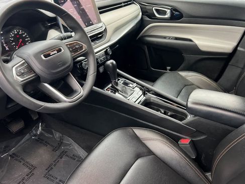 Used 2023 Jeep Compass Limited image 12