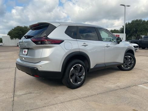 Used 2025 Nissan Rogue SV FWD image 6