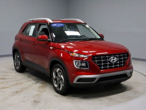 Certified 2025 Hyundai Venue SEL image 1