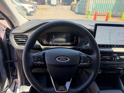 Used 2023 Ford Escape SE FWD image 5