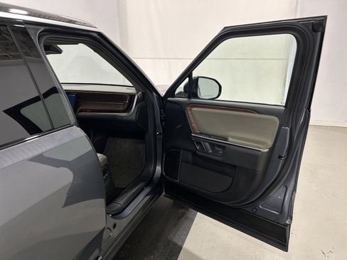 Used 2024 Rivian R1S Adventure AWD/4WD image 18
