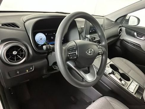 Used 2023 Hyundai Kona SE FWD image 14