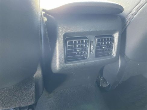 Used 2024 Toyota Camry SE image 13