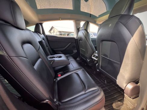 Used 2021 Tesla Model Y Long Range image 23