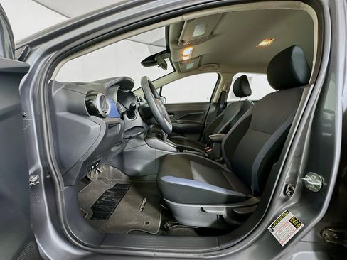Used 2025 Nissan Versa SV FWD image 13