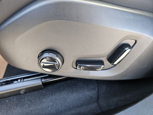 New 2026 Volvo XC90 B6 Plus w/ Protection Package Premier image 9