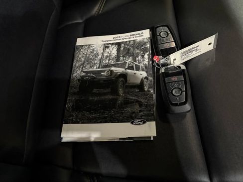 Used 2023 Ford Bronco Badlands AWD/4WD image 9