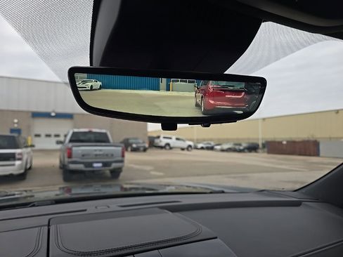 Used 2025 GMC Yukon XL Denali w/ Denali Reserve Package image 28