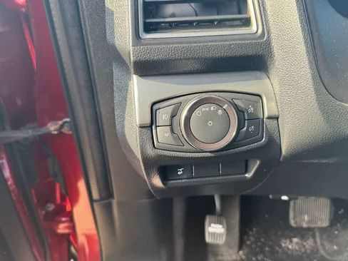 Used 2018 Ford Explorer XLT w/ Equipment Group 201A AWD/4WD image 18