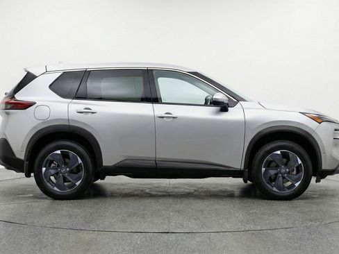 Used 2025 Nissan Rogue SV image 11