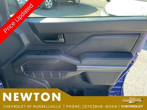 Used 2025 Toyota Tacoma SR5 AWD/4WD image 21