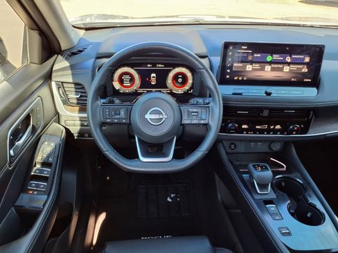 Used 2024 Nissan Rogue Platinum image 13