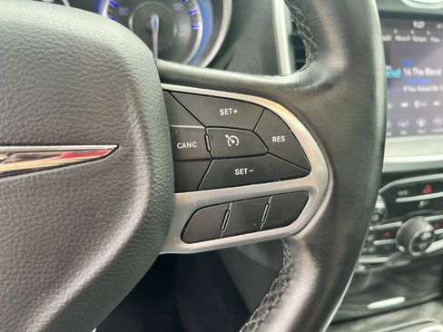 Used 2020 Chrysler 300 Touring L w/ Value Package AWD/4WD image 30