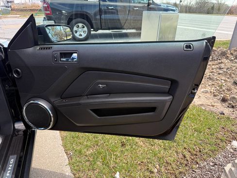 Used 2011 Ford Mustang GT Premium w/ Electronics Pkg RWD image 21