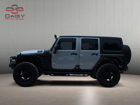 Used 2013 Jeep Wrangler Unlimited Sahara w/ Connectivity Group AWD/4WD image 8