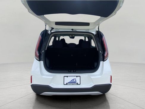 Used 2025 Kia Soul LX w/ LX Technology Package FWD image 11