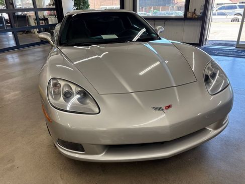 Used 2006 Chevrolet Corvette Coupe w/ Preferred Equipment Group RWD image 17