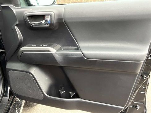 Used 2021 Toyota Tacoma TRD Off-Road image 22