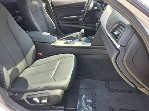 Used 2018 BMW 320i Sedan RWD image 16