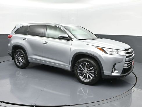 Certified 2018 Toyota Highlander XLE image 2