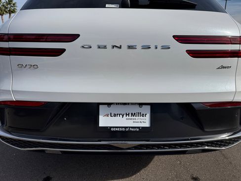 Used 2026 Genesis GV70 2.5T Select image 24