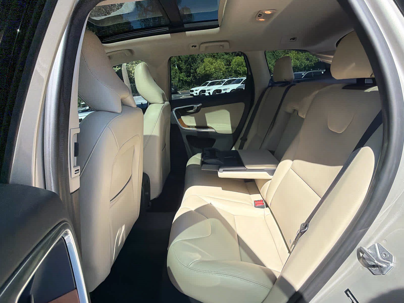 Used 2017 Volvo XC60 T5 Inscription w/ Preferred Option Package FWD image 21