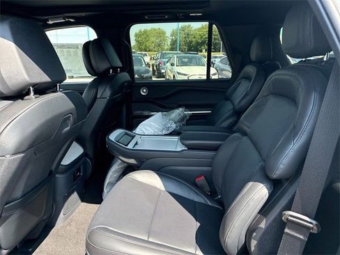 New 2025 Lincoln Navigator Reserve w/ Jet Appearance Package image 13