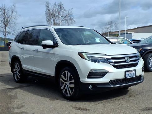Used 2018 Honda Pilot Touring image 3