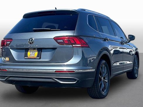 Used 2022 Volkswagen Tiguan SE image 2