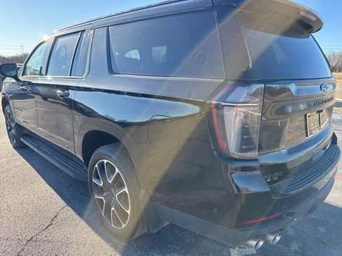Used 2025 Chevrolet Suburban RST image 4