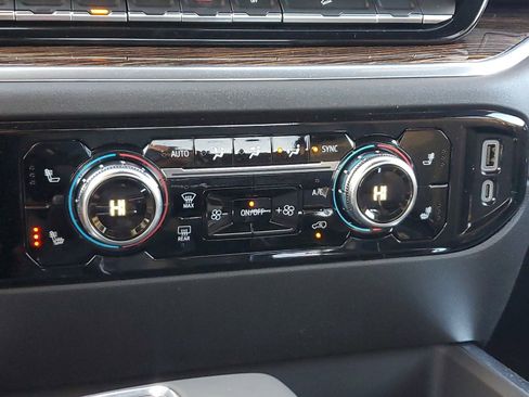 New 2025 GMC Sierra 1500 Elevation image 30