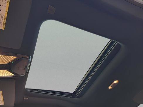 Used 2023 BMW M240i Coupe image 15