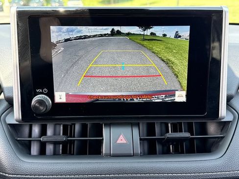 Certified 2025 Toyota RAV4 XLE AWD/4WD image 27