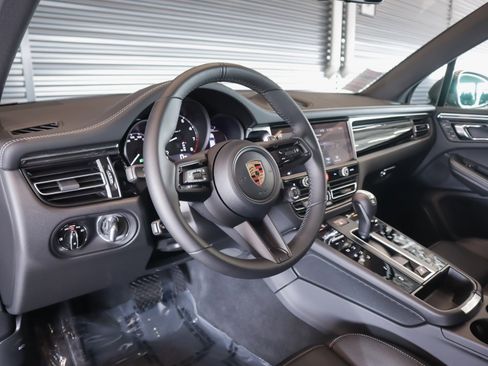 Used 2025 Porsche Macan Turbo image 4