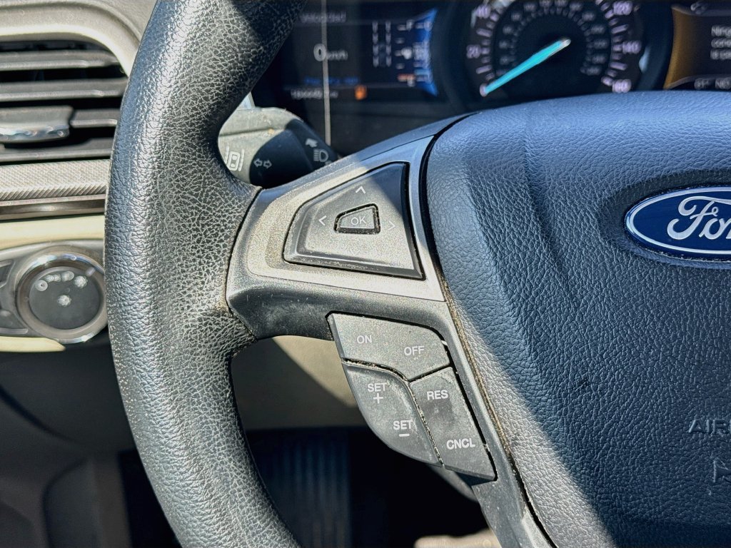 Used 2020 Ford Fusion SE FWD image 17