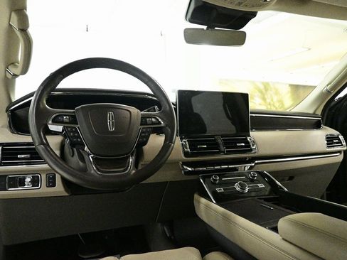 Used 2024 Lincoln Navigator Reserve image 12