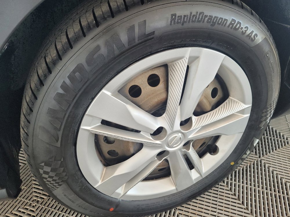 Used 2024 Nissan Kicks S FWD image 31