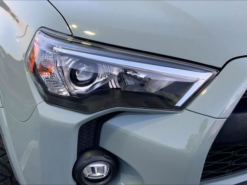 Used 2023 Toyota 4Runner TRD Off-Road Premium w/ Moonroof Package AWD/4WD image 26