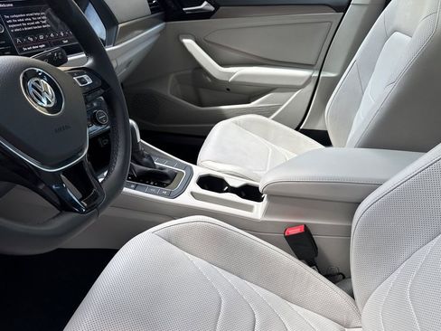 Used 2020 Volkswagen Jetta SEL Premium FWD image 9