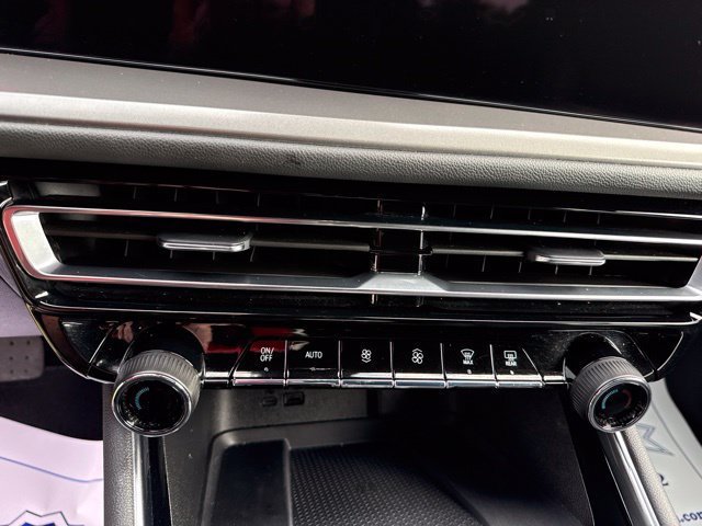Used 2026 Chevrolet Traverse LT FWD image 19