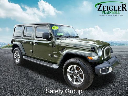 Used 2022 Jeep Wrangler Unlimited Sahara w/ Dual Top Group AWD/4WD image 7