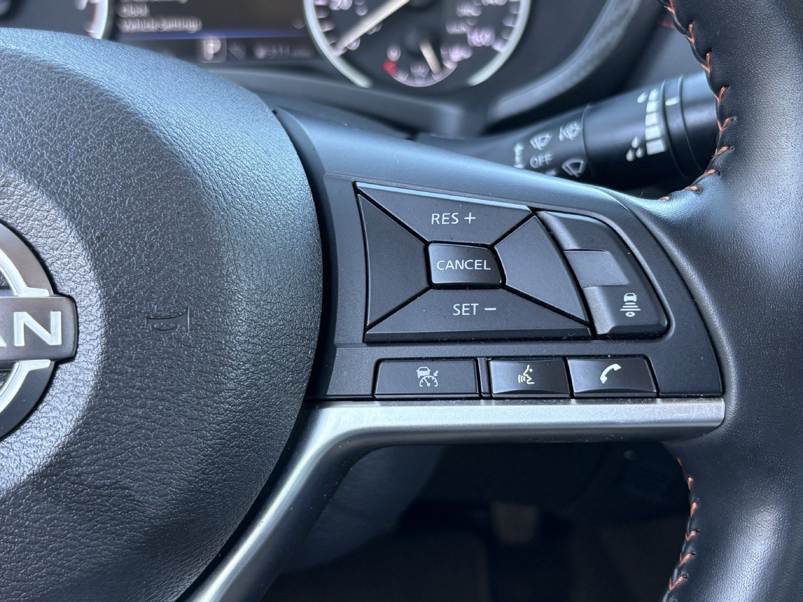Used 2025 Nissan Sentra SR FWD image 38