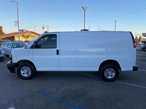 Used 2019 Chevrolet Express 2500 w/ Driver Convenience Package image 6