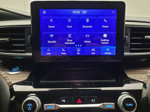 Used 2021 Ford Explorer Limited w/ Equipment Group 301A AWD/4WD image 25