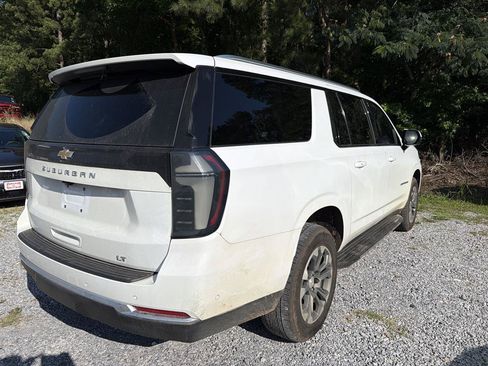 Used 2025 Chevrolet Suburban LT w/ Comfort Package RWD image 5